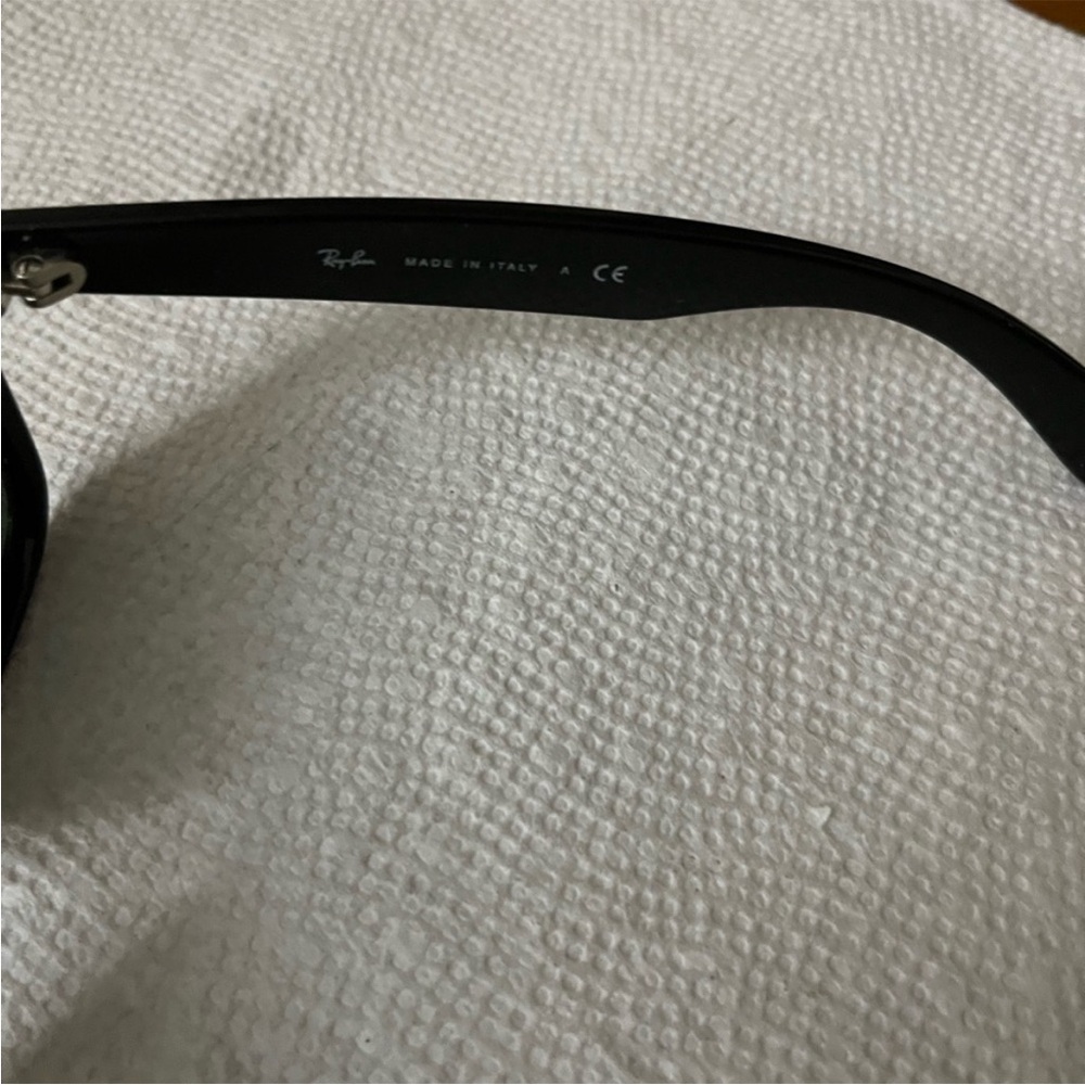 Must Go‼️ Like New Ray-Ban Black Wayfarer Sunglasses. Read Description Below. - Picture 2 of 3